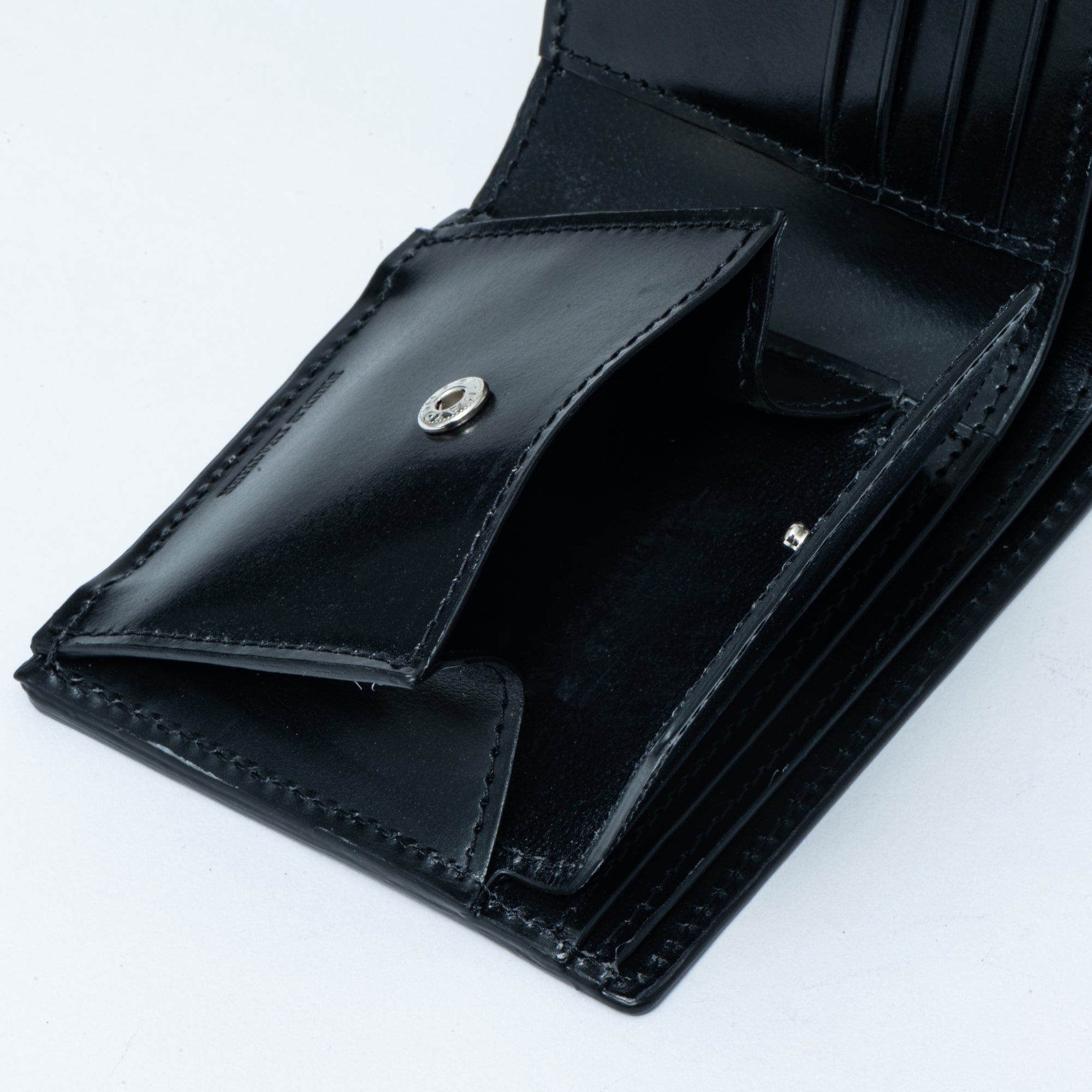 【入荷次第、販売開始】小銭入れ付折り財布