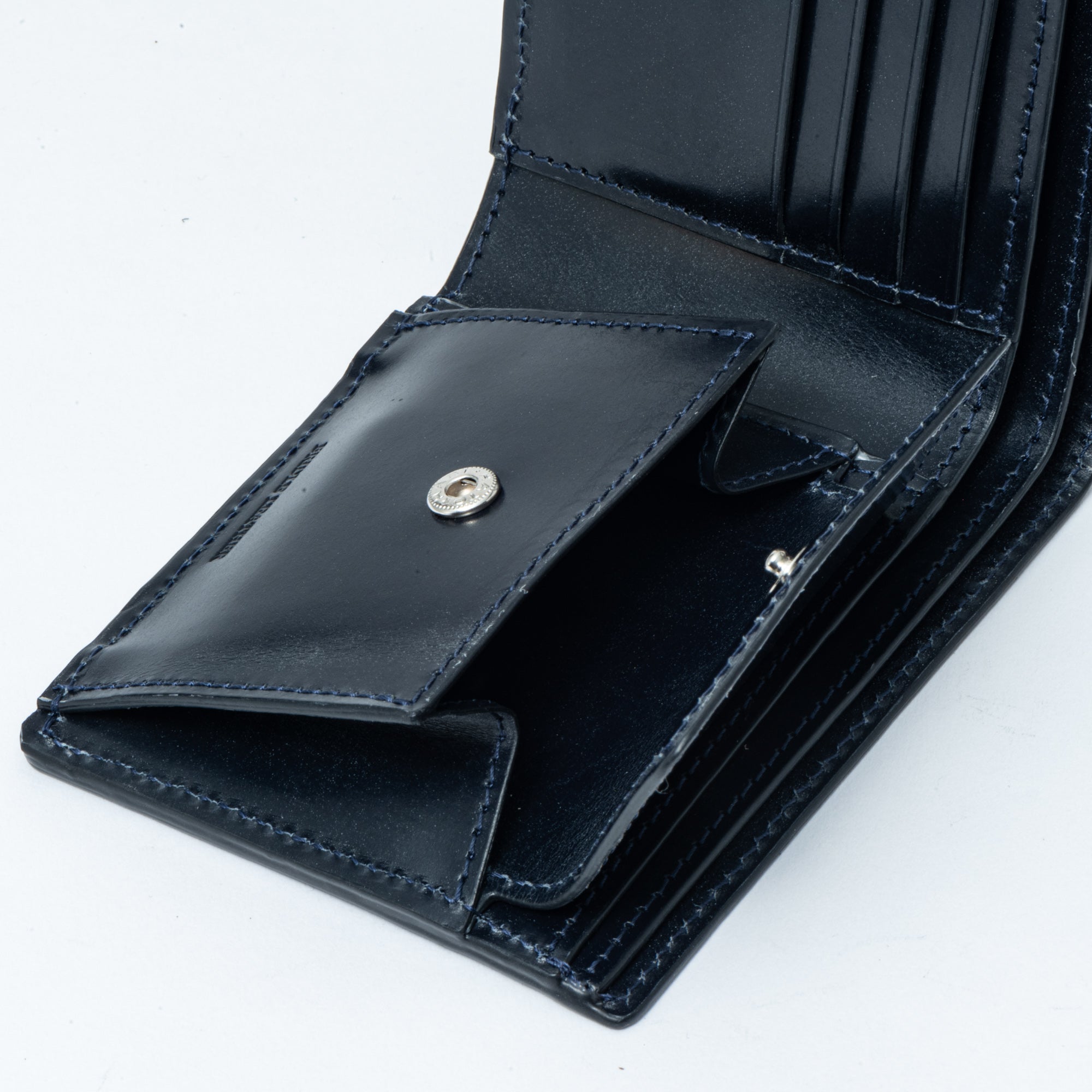 【入荷次第、販売開始】小銭入れ付折り財布